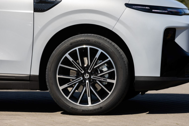 Гибридный электромобиль Leapmotor B10