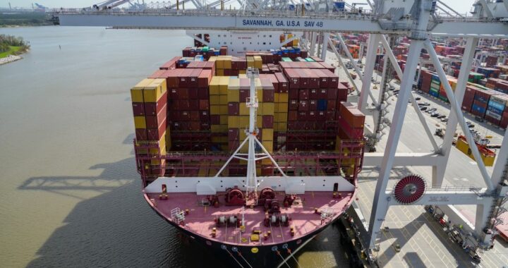 Театр абсурда в торговой войне Трампа