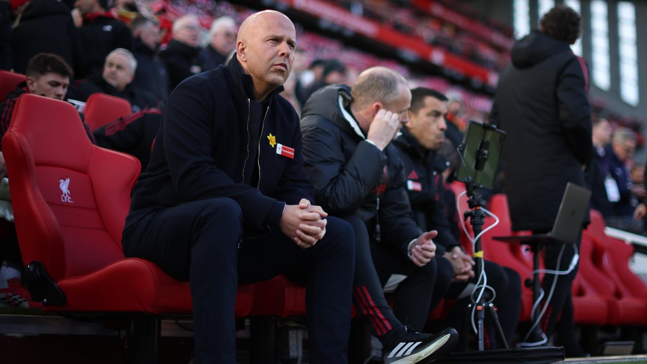 Слот пассажирский? Срочная встреча в Ливерпуле после поражения от Манчестер Сити!