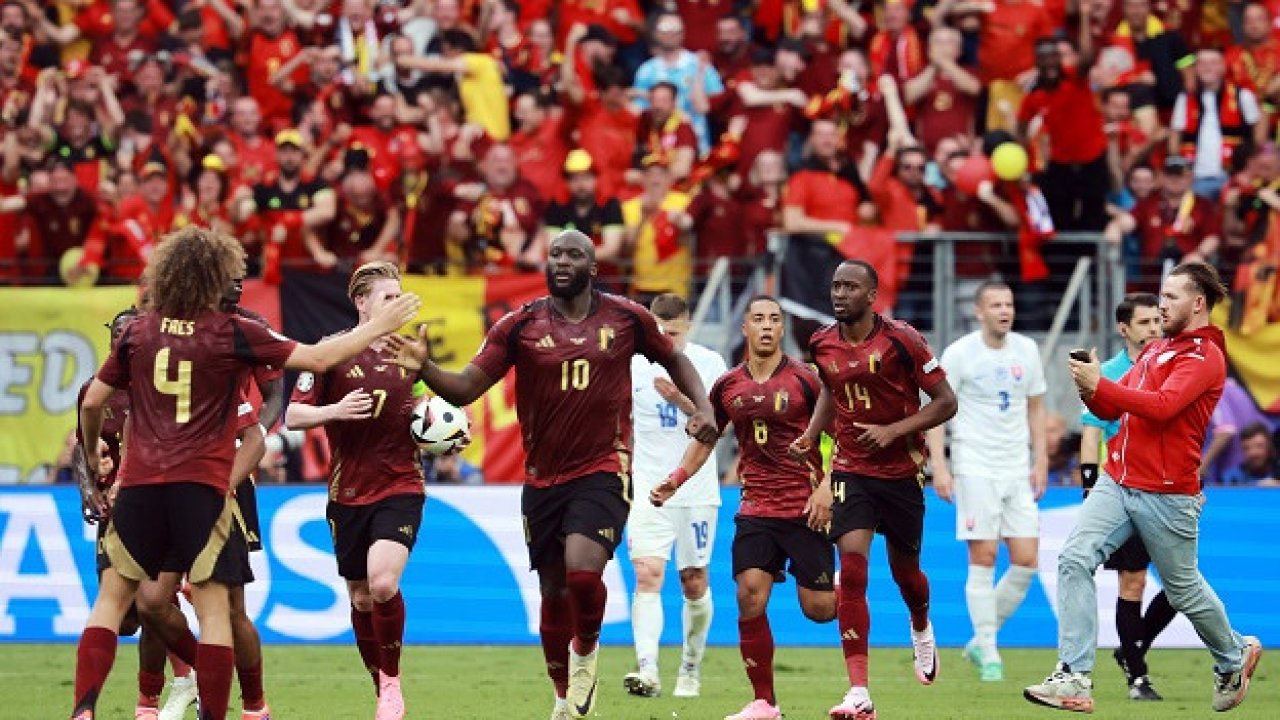 С Лукаку разворачивается большая драма.