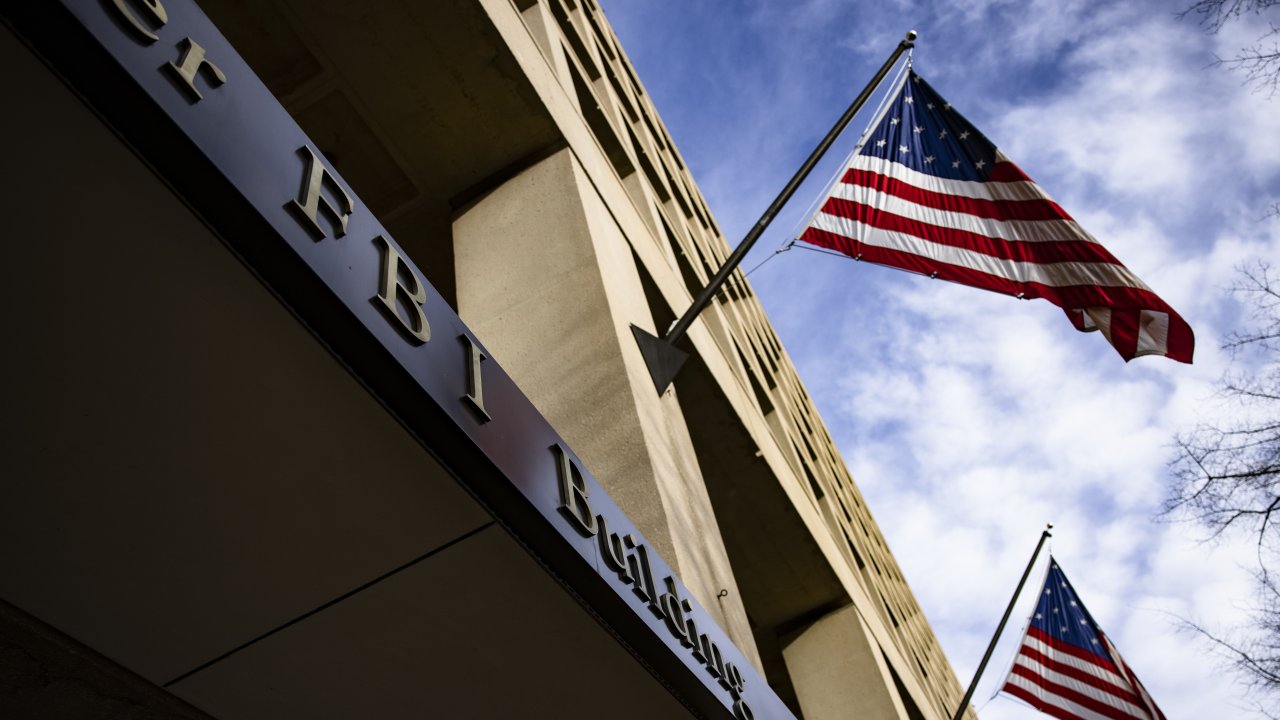 ФБР арестовало бывшего армейского сотрудника за разглашение секретной информации