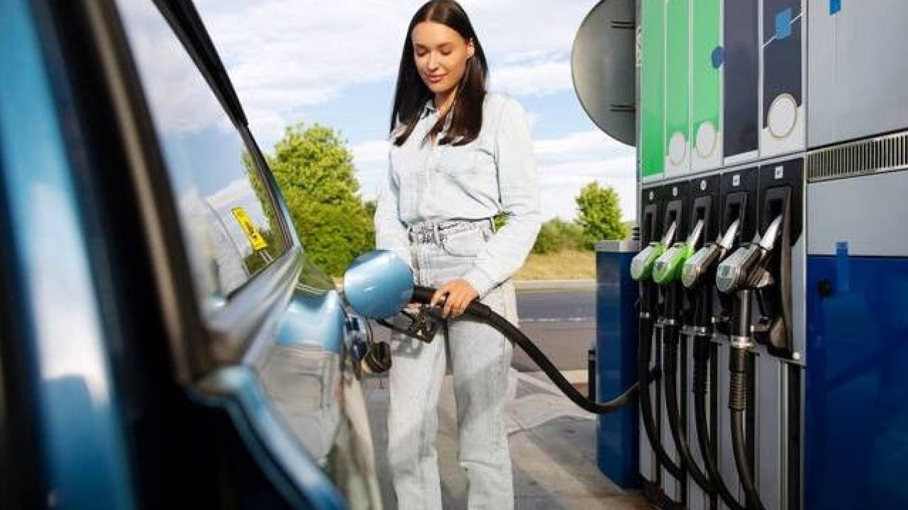 11 автомобилей, которые мало тратят на трассе