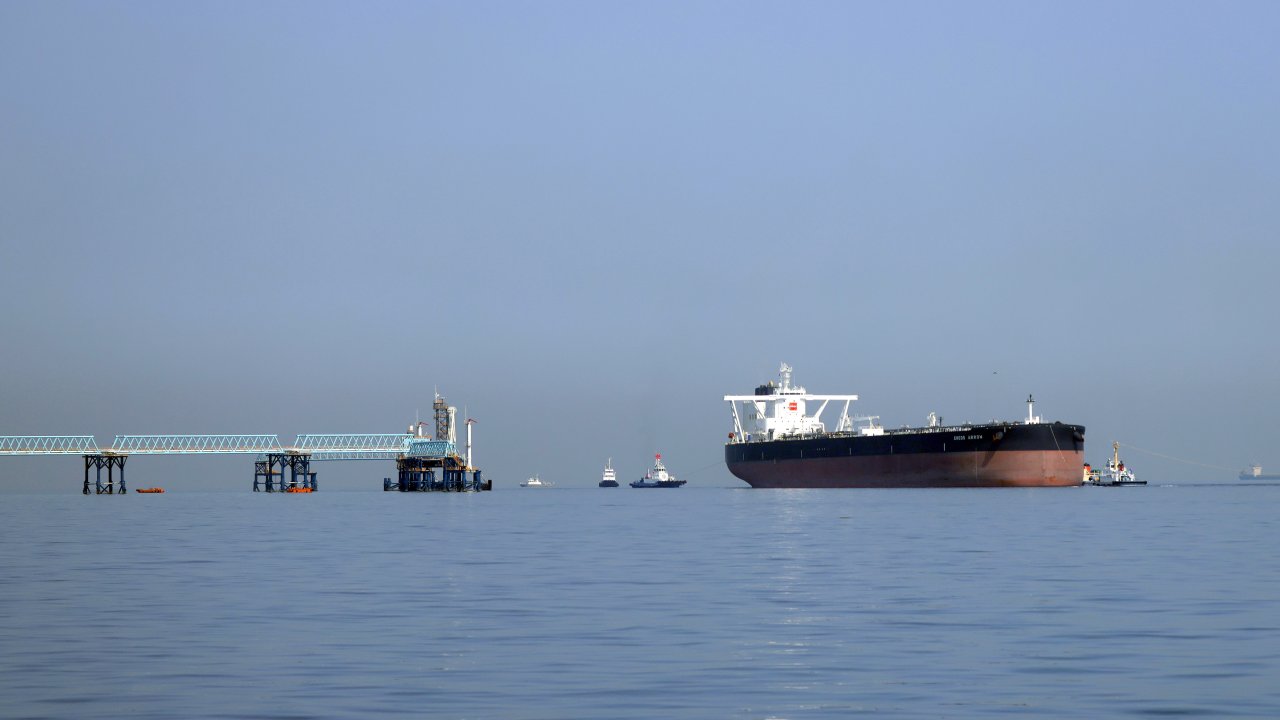 Французские и японские корабли прошли через Ормузский пролив впервые после войны.