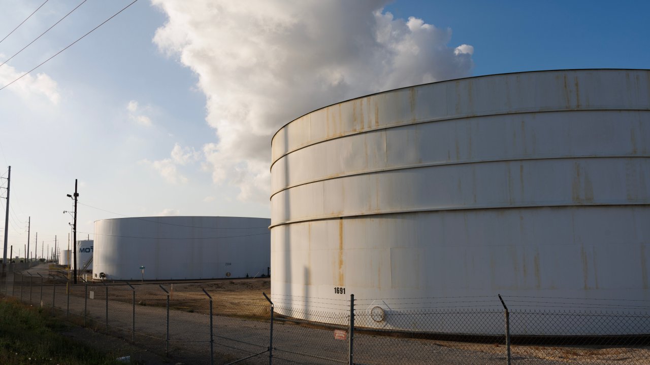 Нефть продолжает дорожать из-за зашедших в тупик переговоров США и Ирана