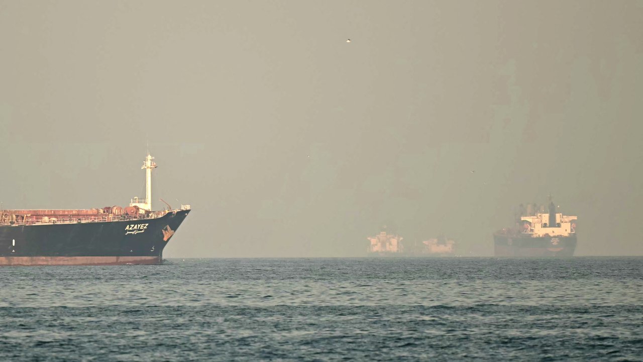 Суда, связанные с Ираном, используют новый маршрут в Персидский залив