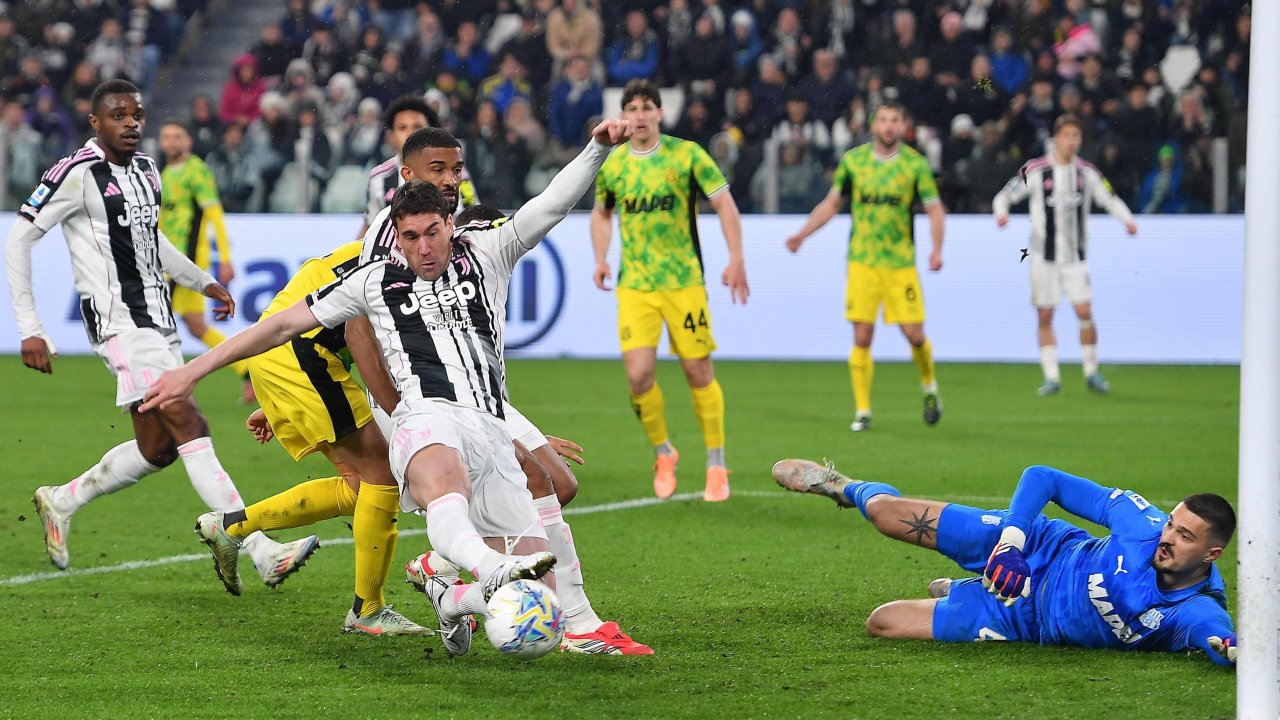 «Бавария» и «Милан» борются за нападающего «Ювентуса»