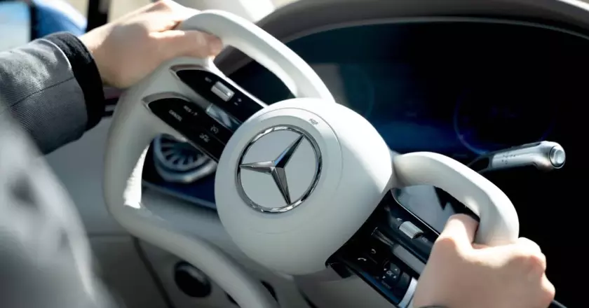 Mercedes-Benz EQS получил steer-by-wire и авиационный штурвал