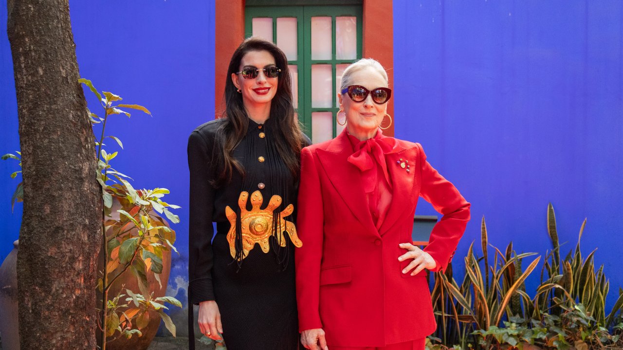 Энн Хэтэуэй и Мерил Стрип в уникальных смелых образах на красной дорожке в Мексике