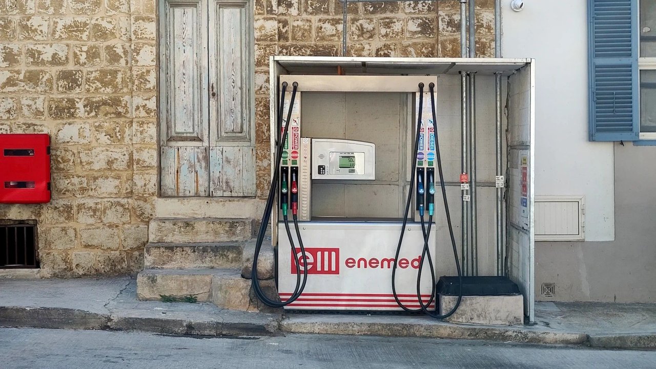 Это самая маленькая заправка в мире?