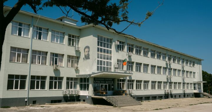 Добровольцы разрабатывают инструмент искусственного интеллекта для более прозрачных выборов в Болгарии