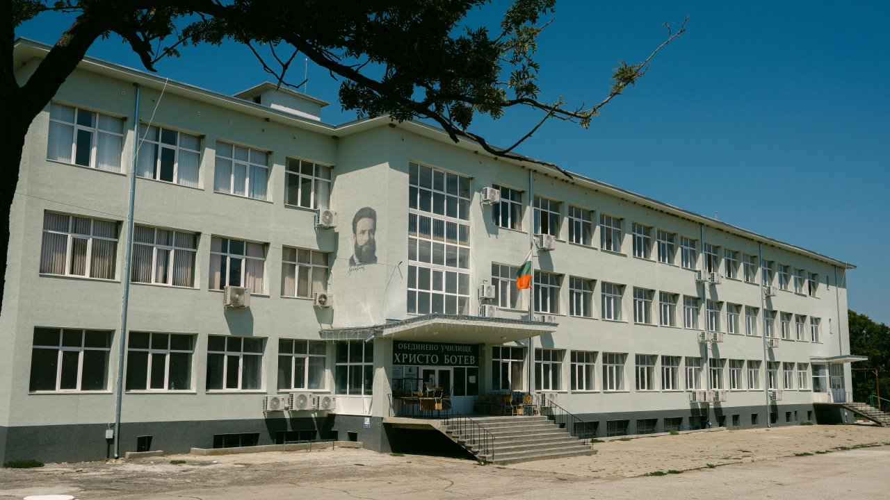 Добровольцы разрабатывают инструмент искусственного интеллекта для более прозрачных выборов в Болгарии