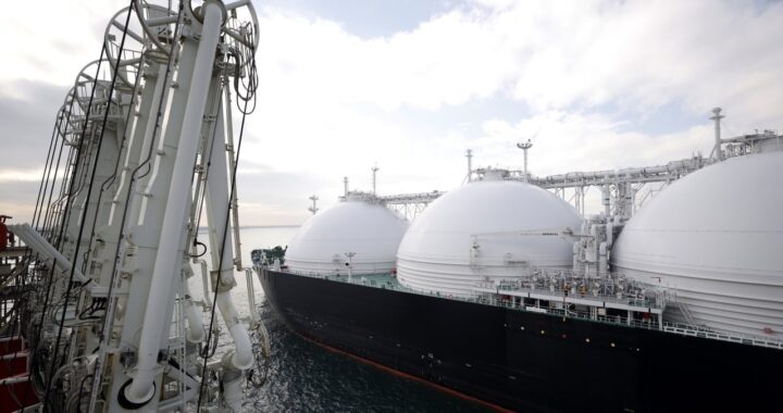 Продажи саудовской нефти Китаю сократятся вдвое