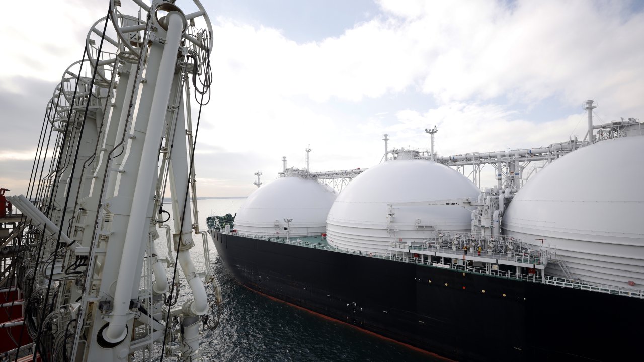 Продажи саудовской нефти Китаю сократятся вдвое