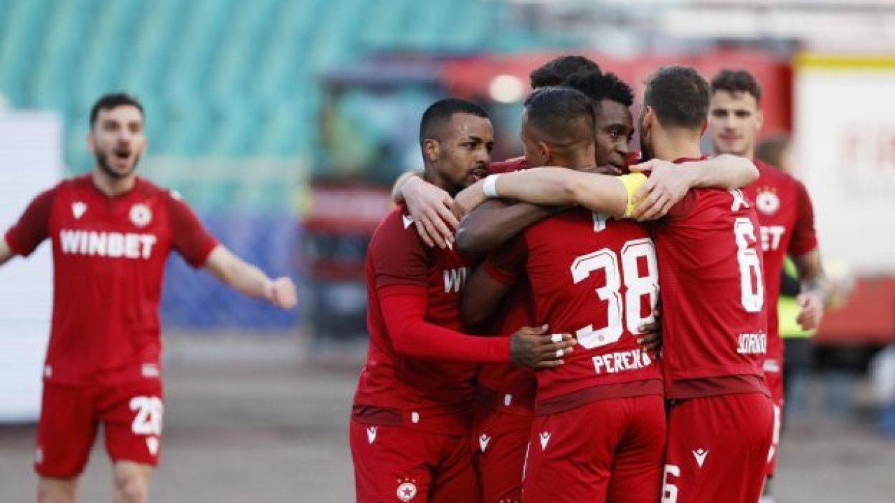 Матчи по ТВ сегодня, 4 апреля.