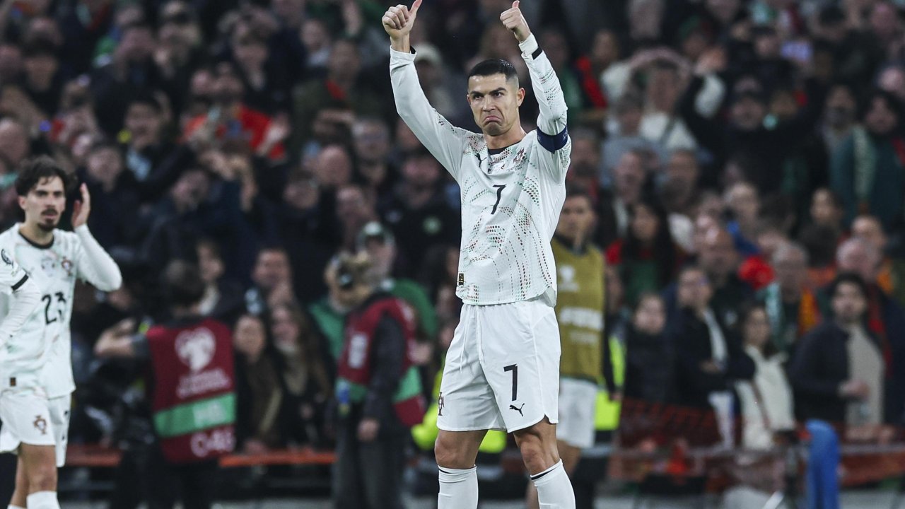 Что происходит с Криштиану Роналду? Мартинес выплюнул камешек