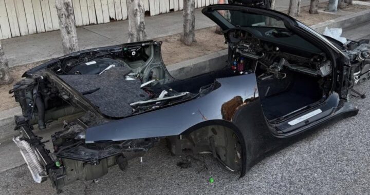 Воры взломали Porsche 911 в центре Лос-Анджелеса.