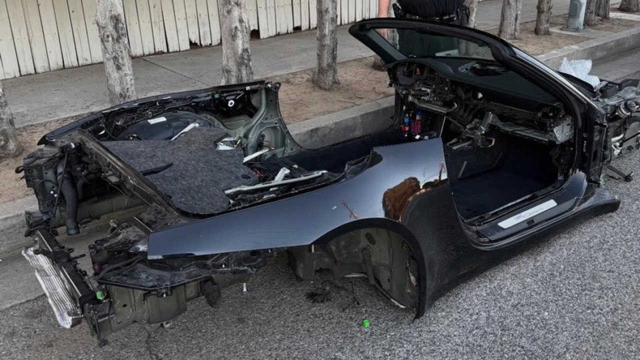 Воры взломали Porsche 911 в центре Лос-Анджелеса.