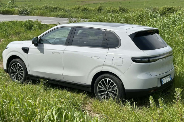 Гибридный электромобиль Leapmotor B10