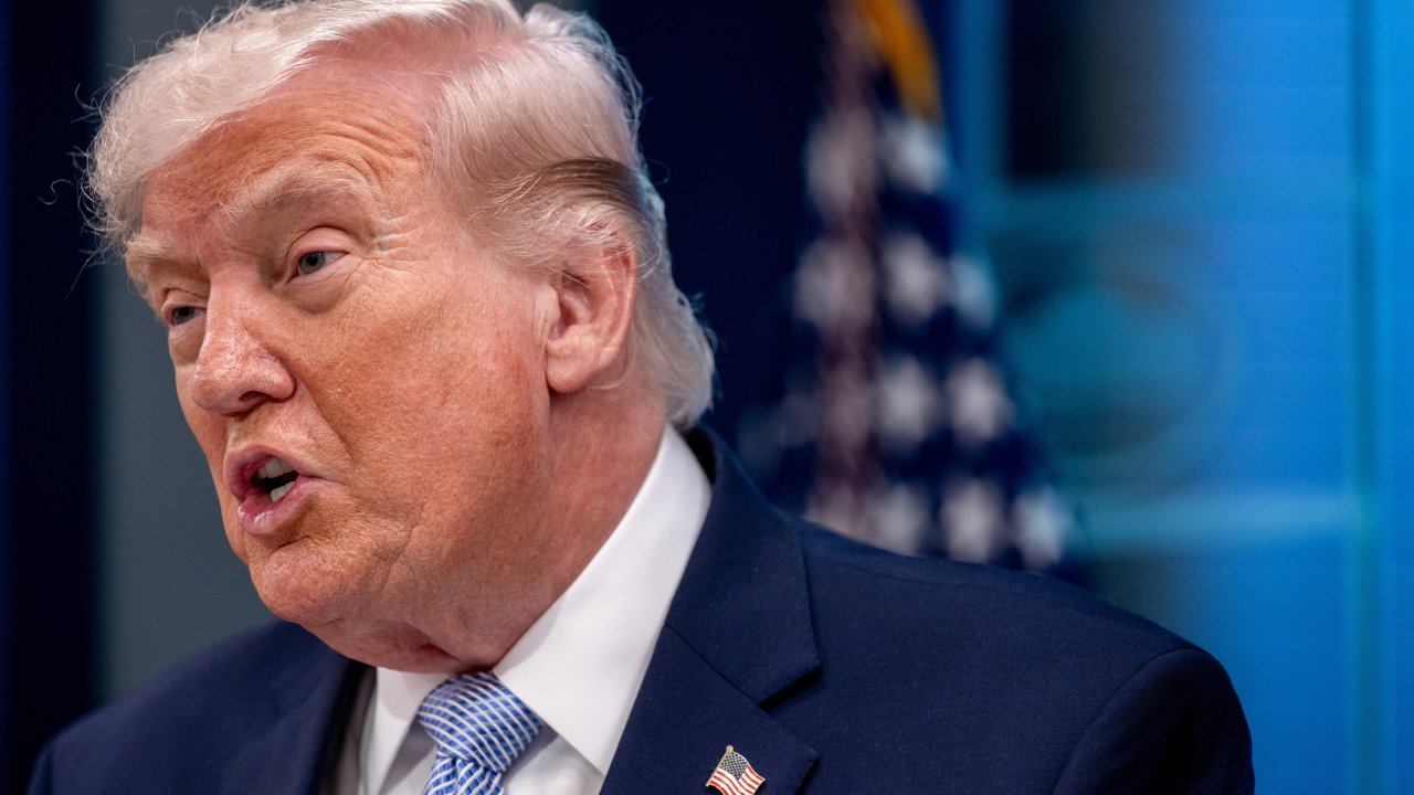 Иран и США договорились о прекращении огня и открытии Ормузского пролива