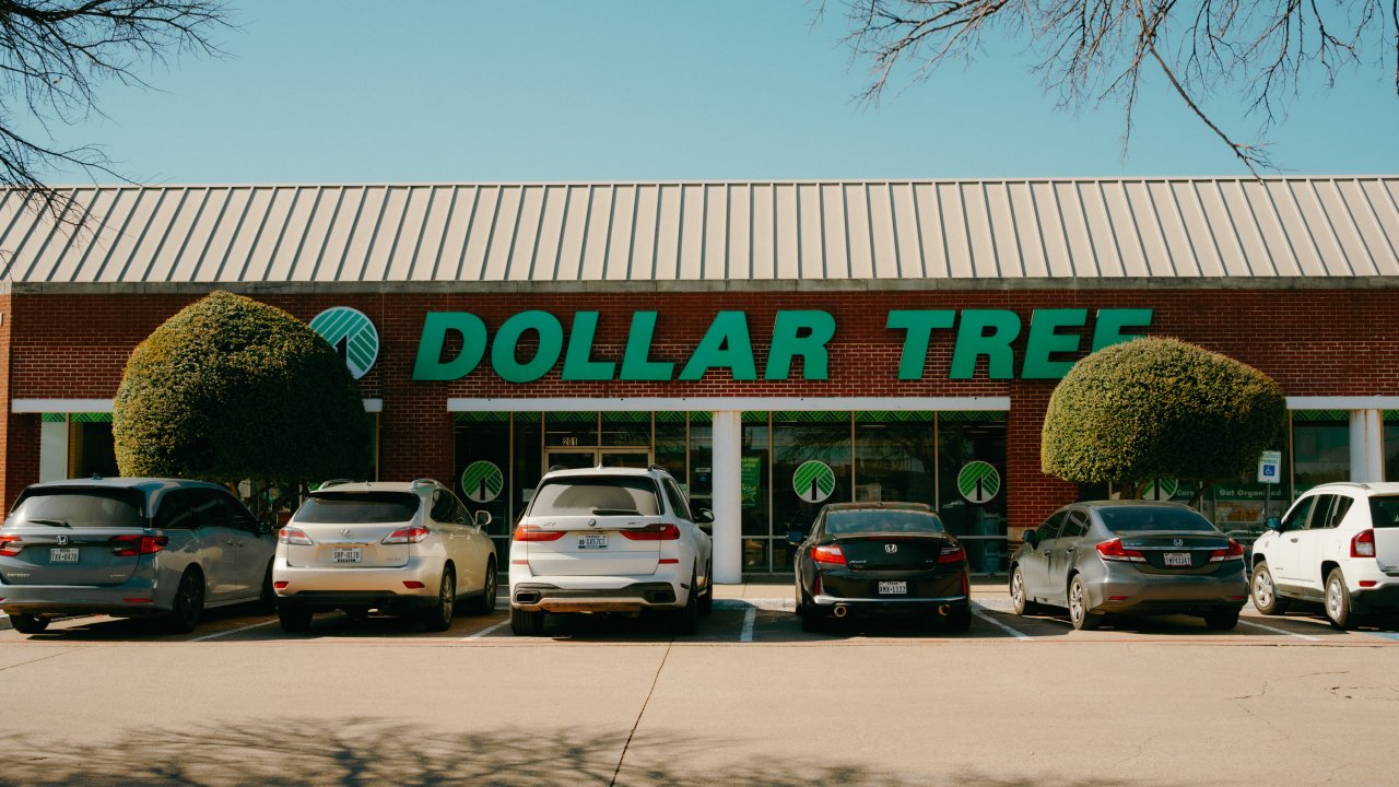 Доля доллара в транзакциях Swift превысила 50%