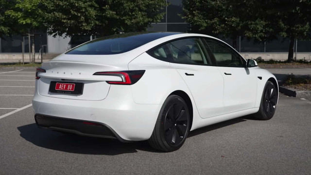 Тесла Модель 3 на старом