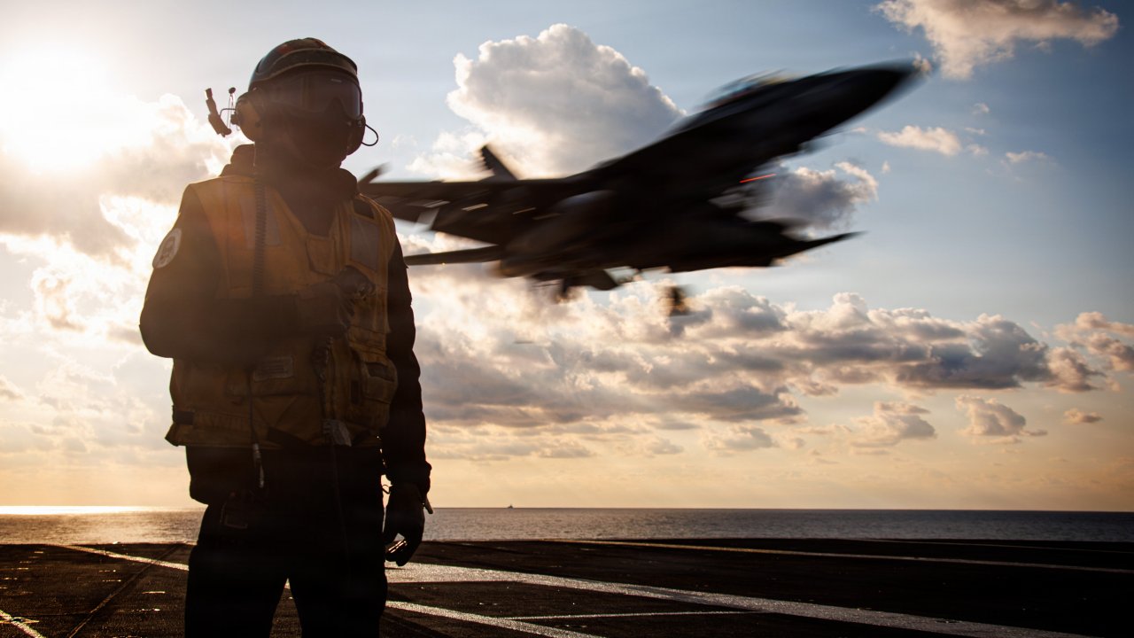 Amundi покупал акции, в то время как большинство инвесторов продавали их.