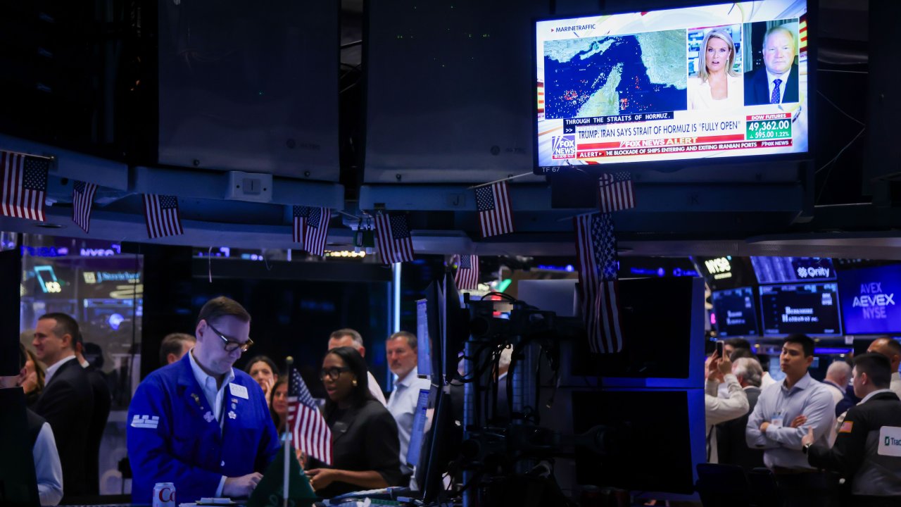 Доллар остается тихой гаванью, но юань растет в мировой торговле