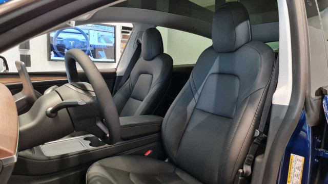 Старая Тесла Модель Y