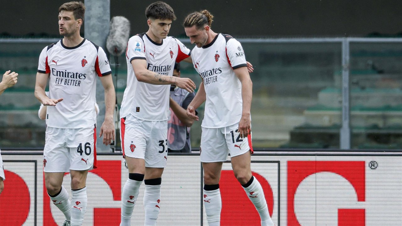 Милан, наконец одержавший победу, снова второй в Италии