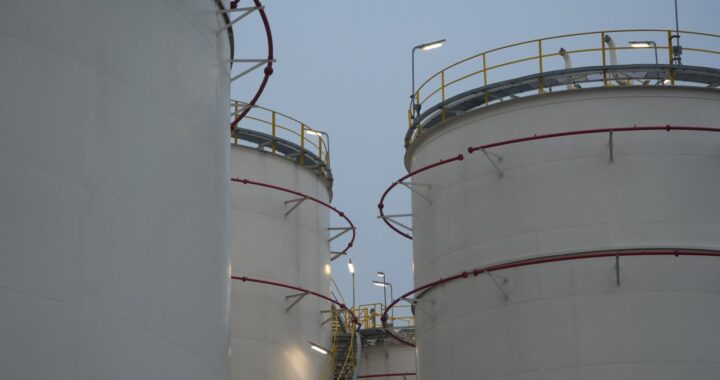 Ирак приглашает компании отгружать нефть после освобождения от транзита через Ормуз