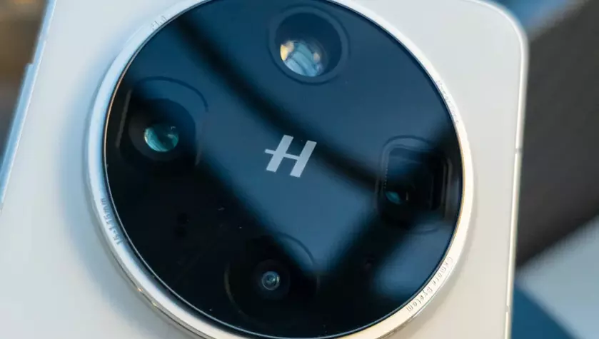 Гонка мегапикселей набирает обороты: Oppo тестирует флагман Find X10 Pro Max с тремя 200 Мп сенсорами