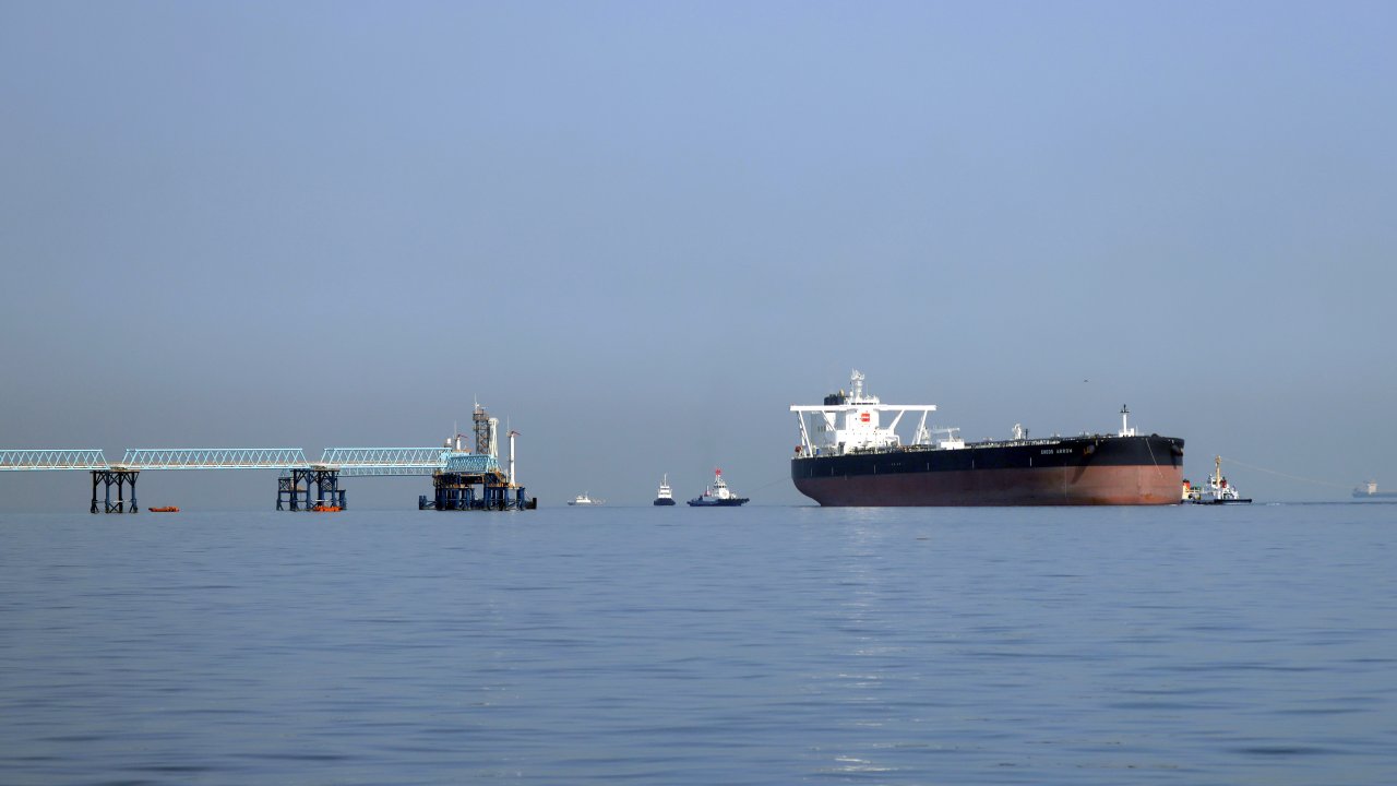 Иран угрожает портам Ближнего Востока в преддверии блокады США