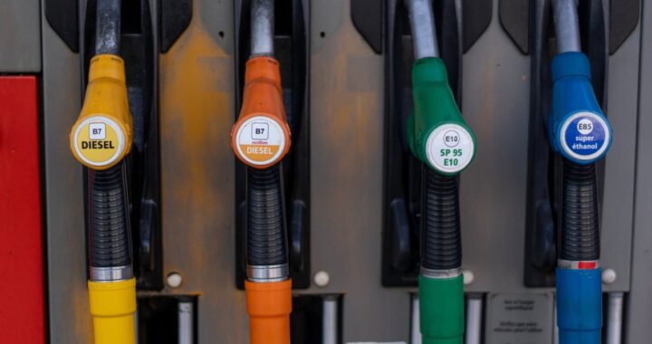 На сотнях заправок во Франции закончилось топливо из-за ограничения цен