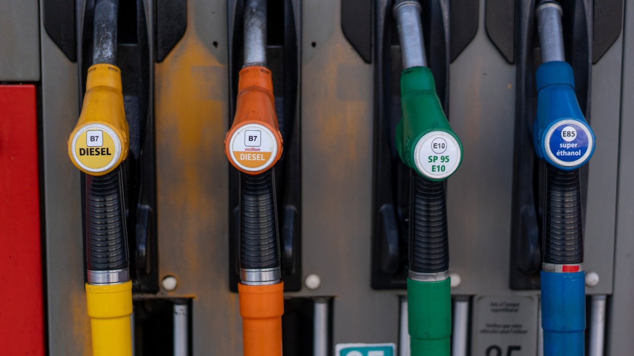 На сотнях заправок во Франции закончилось топливо из-за ограничения цен