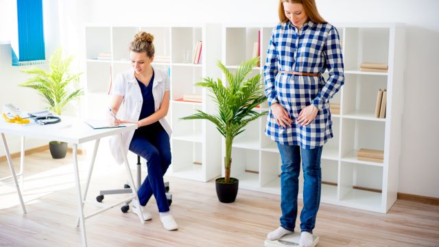 Сколько килограммов нормально набрать во время беременности?