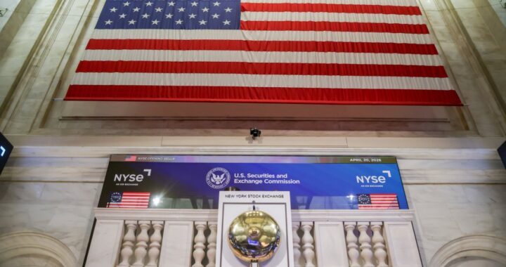 Акции достигли рекордного максимума на фоне оптимизма по поводу переговоров США и Ирана