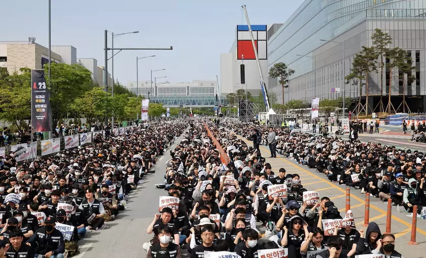 Samsung на пороге большой забастовки: почему 40 тысяч корейцев требуют миллиарды