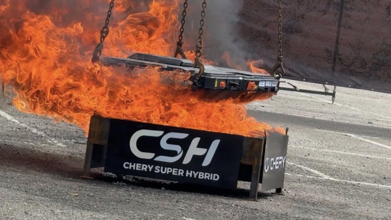 Пули, огонь и вода – так Chery тестирует аккумуляторы своих гибридов