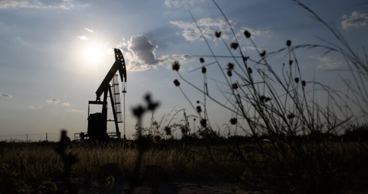 Нефть дешевеет после того, как Иран снова проведет переговоры с США в Пакистане