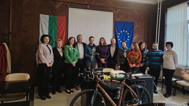 Профессор Ван дер Линден проехал через Софию с акцией против устойчивости к противомикробным препаратам