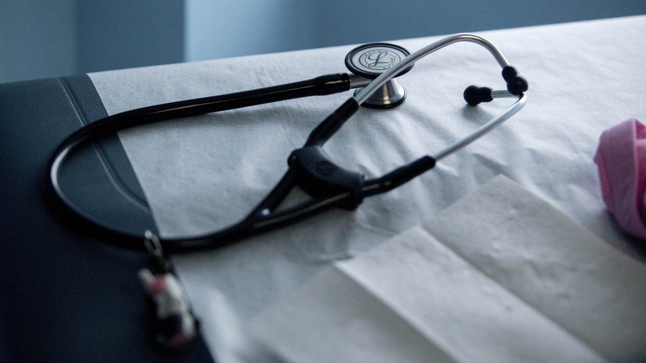 Исследование показало, что ИИ-боты дают вводящие в заблуждение медицинские советы в 50% случаев