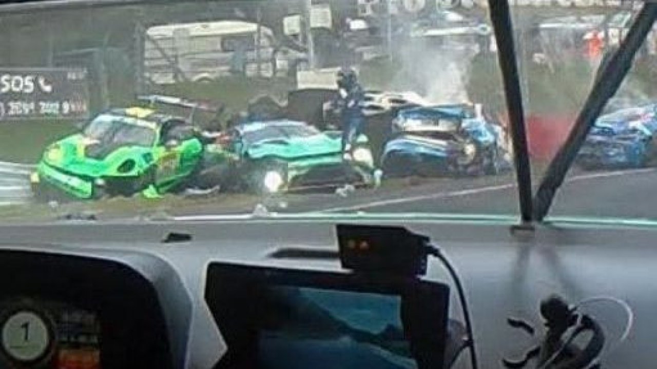 Один погибший и шестеро раненых в квалификации «24 часов Нюрбургринга»