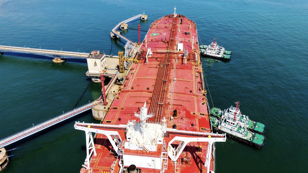 Первое испытание перемирия: китайские танкеры ждут выхода из Ормузского пролива