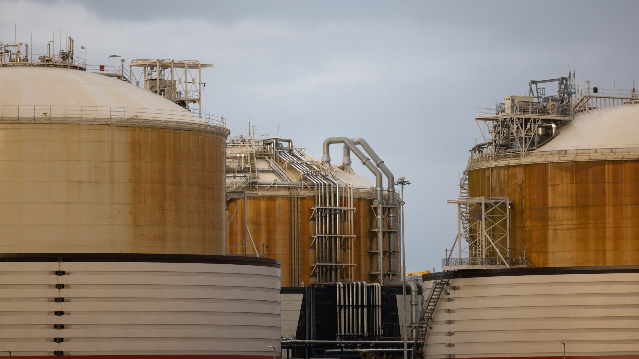 Иран пропускает через Ормуз суда с нефтью, но не с газом, что усугубляет дефицит