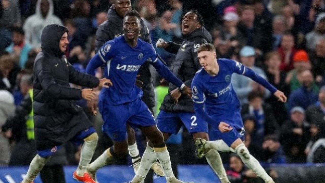 Матчи по ТВ сегодня, 12 апреля.