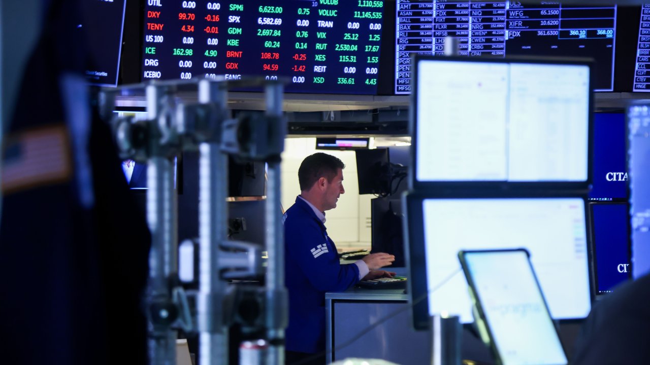 Акции растут на надеждах перед переговорами США и Ирана