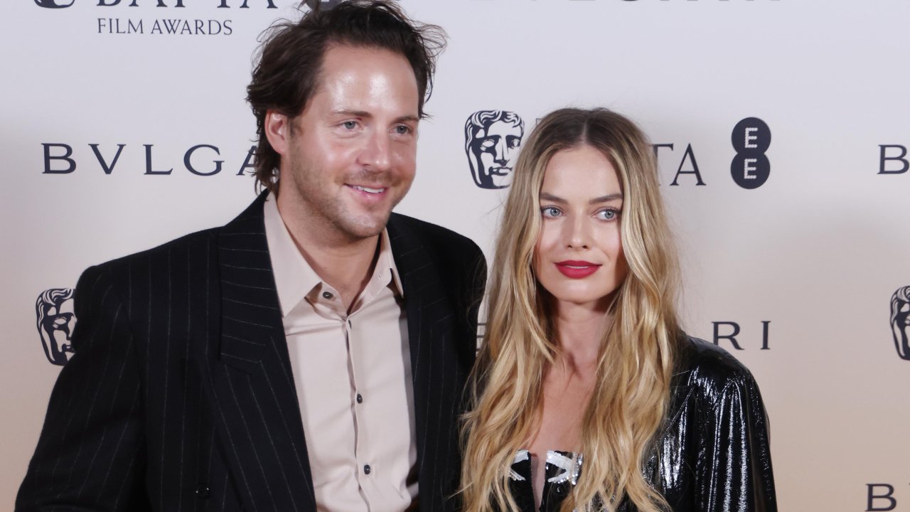 Марго Робби и Том Акерли впервые показали сына