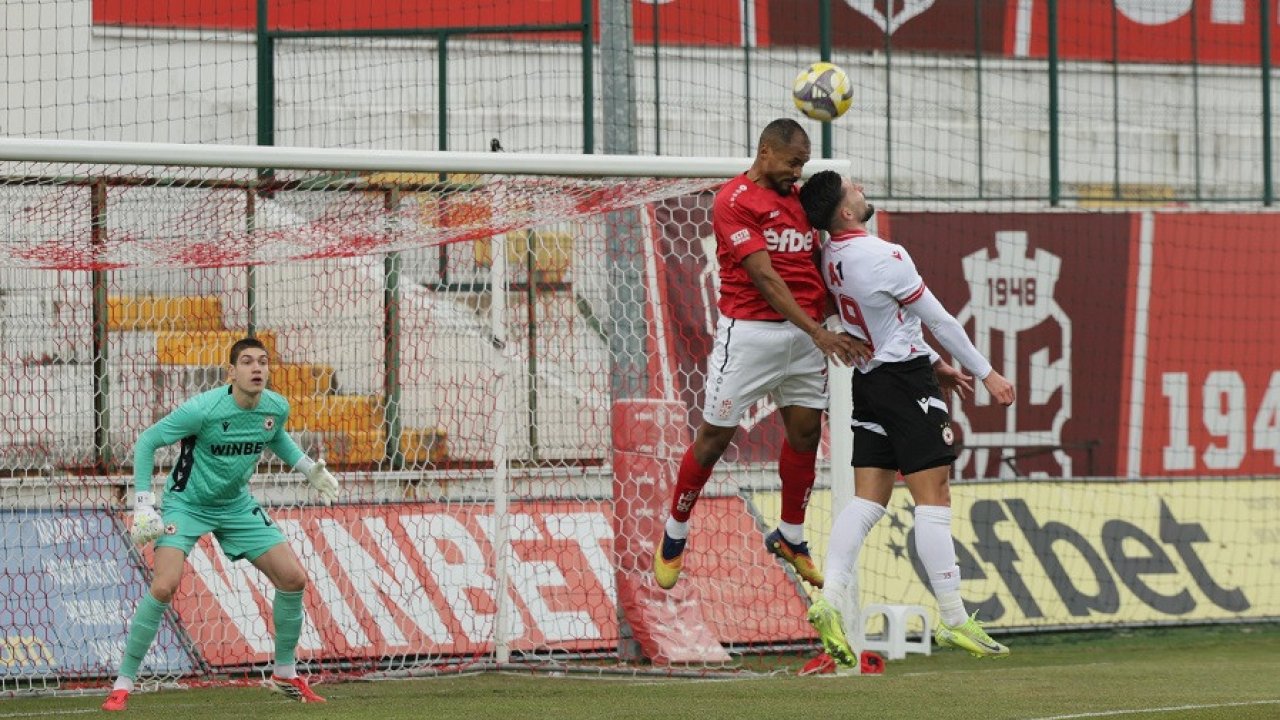 Он воспринимает это грандиозно? Шеф встал на ноги из-за звезды ЦСКА