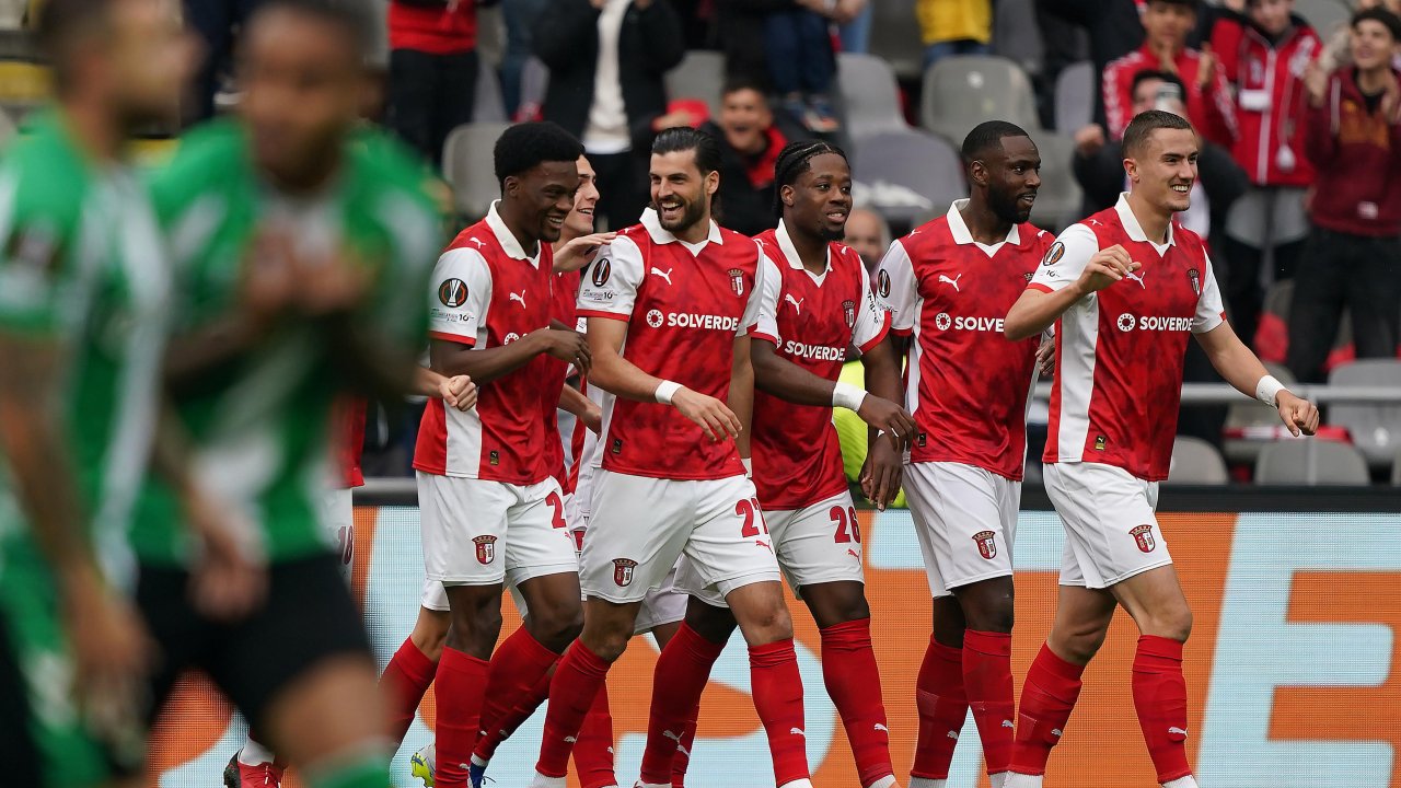 1/2 финала в ЛЕ чисты, палач Левски Гази в Европе