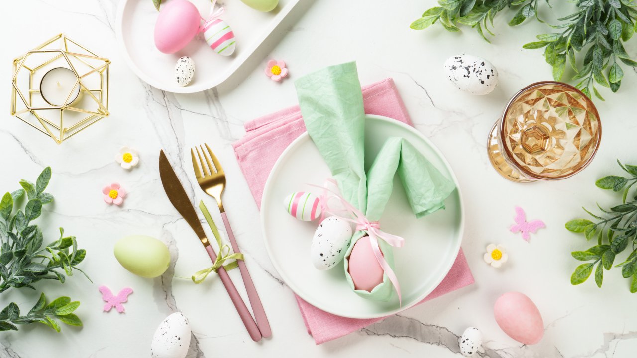 Стильные, простые и бюджетные идеи, как украсить пасхальный стол.
